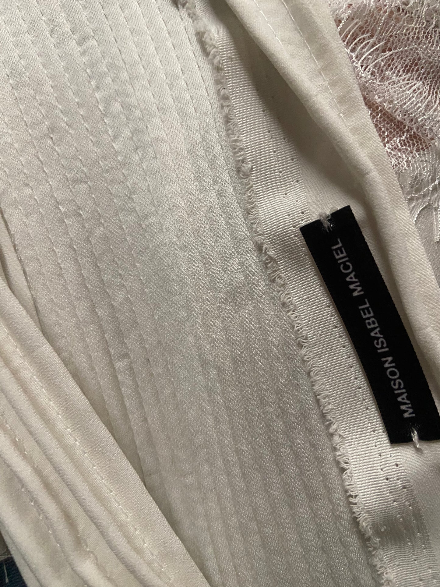 Deconstructed Asymmetric Top White